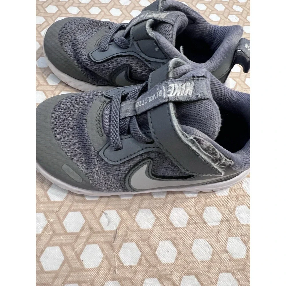 Nike Revolution 5 Toddler Size‎ 7C Gray Sneaker Hook Loop Running Shoe